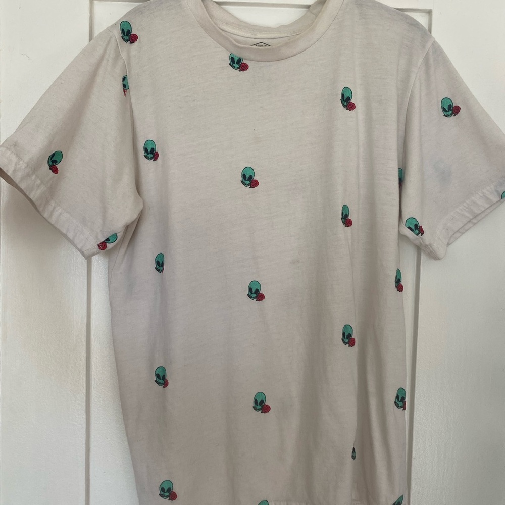 Eighty Eight Graphic T-Shirt with Embroidered Alien and Rose Pattern